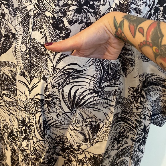 H&M Men’s snake and floral print collared shirt - Picture 5 of 6